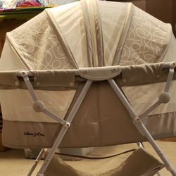 Foldable Baby Bassinet With Zip Dome Cover
