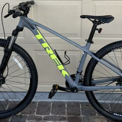 Trek Marlin 6 Hardtail 29er Mountain Bike Size Medium Frame In Excellent Condition Low Use 