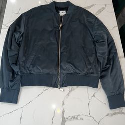 Zara Blue Zip Up Bomber Jacket With Side Pockets & Quilted Interior. Size XL. In Great Condition.