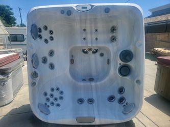 Spa Jacuzzi  J465 Like New 