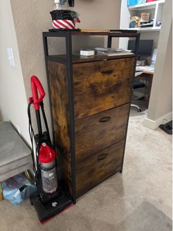 3 tier shoe stand-pickup downtown Austin