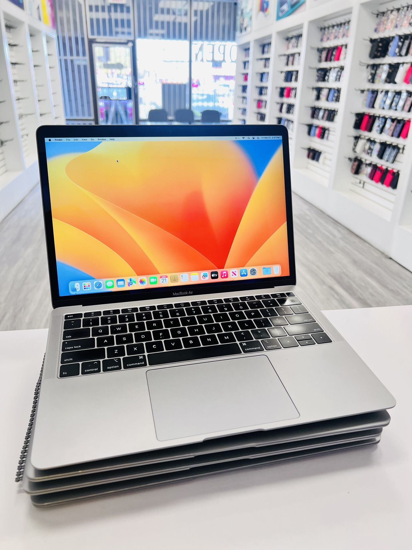 MacBook Air 13” 2018 Core i5 8gb Ram 256gb Storage $50 Down