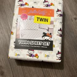 Hello Kitty Halloween Twin Sheets 