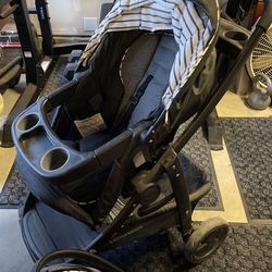 Stroller And  With 4  Graco Bases 