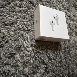 Air Pod 4 (Best Offer Takes It)