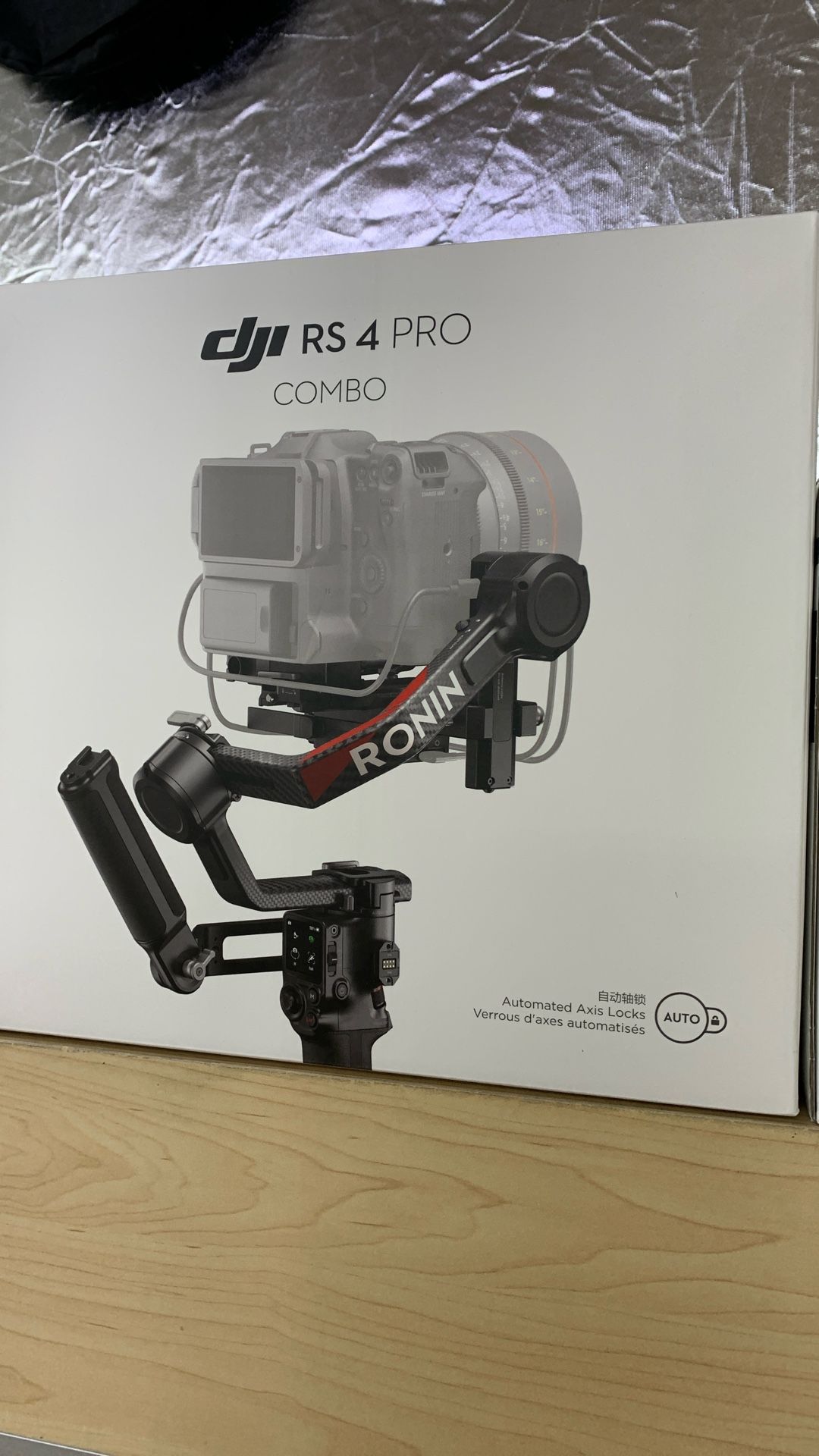 DJI RS 4 Pro Gimbal Stabilizer Combo