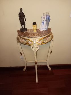 Ornate French-Style Marble Top Accent T a b l e