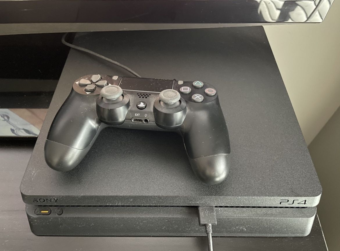 PlayStation 4 Slim + Game