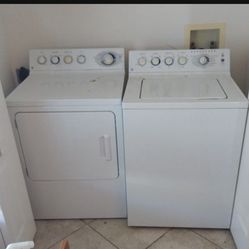 Extra Large Capacity G E Washer And Dryer Set 