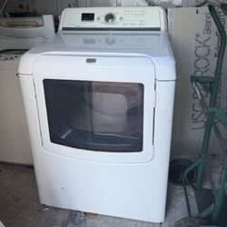 CLOTHES DRYER
