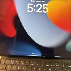 iPad Pro 12.9 Inch Apple Pencil And Case - Like New 