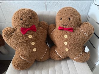 Cupcakes and cashmere Christmas gingerbread pillows