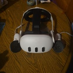 Oculus Quest 3 512gb With Pro Headstrap Barely Used