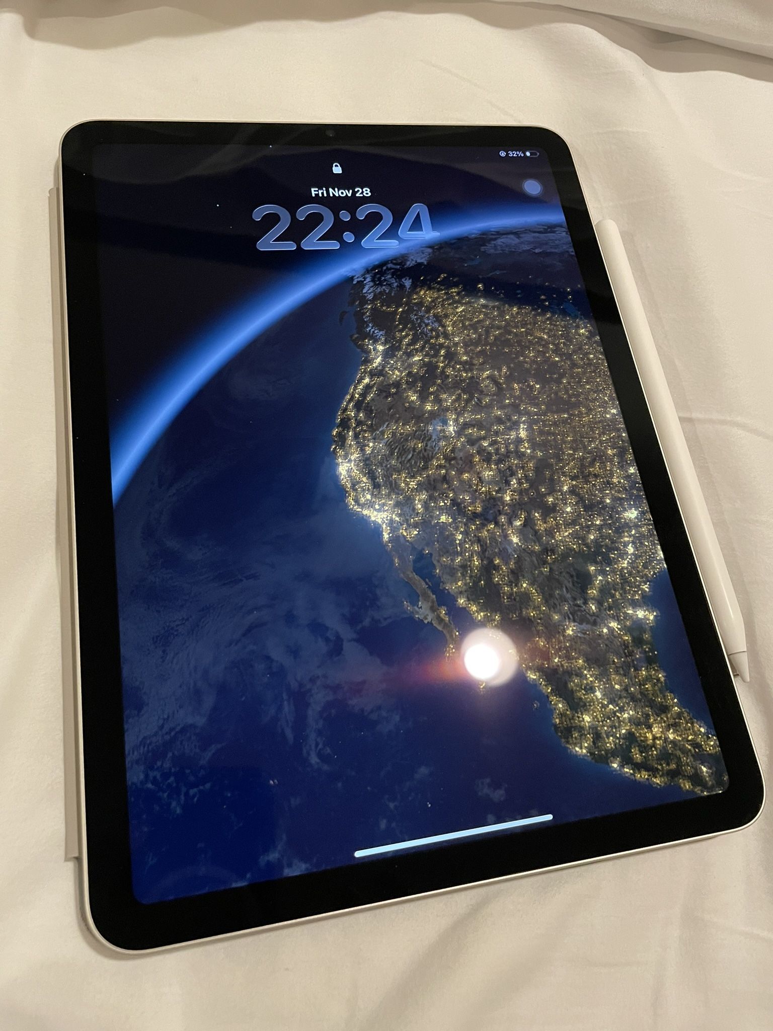 iPad Air 5 (256GB) + Apple Pencil 2 - Like New - Warranty 2026 - Full Box