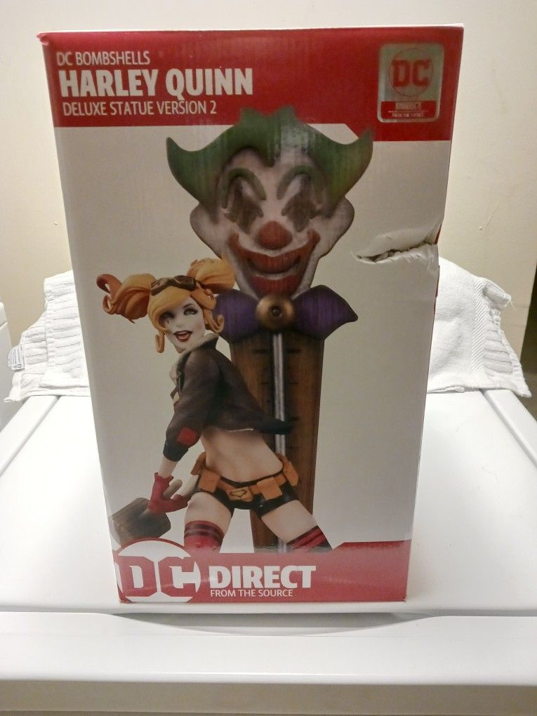 HARLEY QUINN STATUE