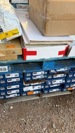 19 cajas LifeProof Hyde Creek Oak Flooring Boxes