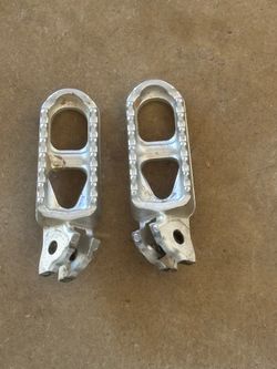 Surron pegs