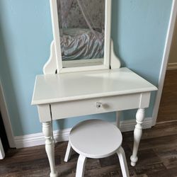 Kids Makeup Desk Vanity With Mirrow