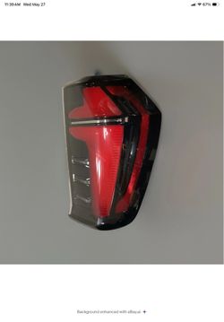 2025 2026 CHEVY SUBURBAN 1500 RIGHT TAIL LIGHT USED OEM (contact info removed)3