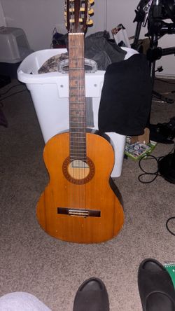 Yamaha c-40 acoustic guitar
