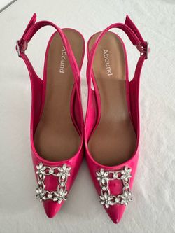 Abound Rubby Womenβs 7.5M Hot Pink Jeweled Pointed Toe Slingback Pumps