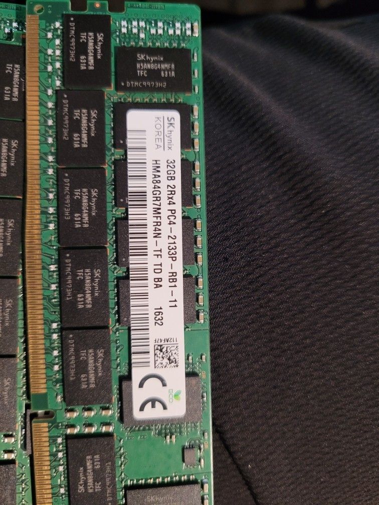 (4) SK HYNIX 32 GB 2RX4 PC4 2133P RB1 11