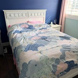 Full Size Bed Frame & Memory Foam Mattress. White.  Excellent Condition