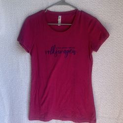 Woman  VW pink short sleeve medium  New without tags Driver gear