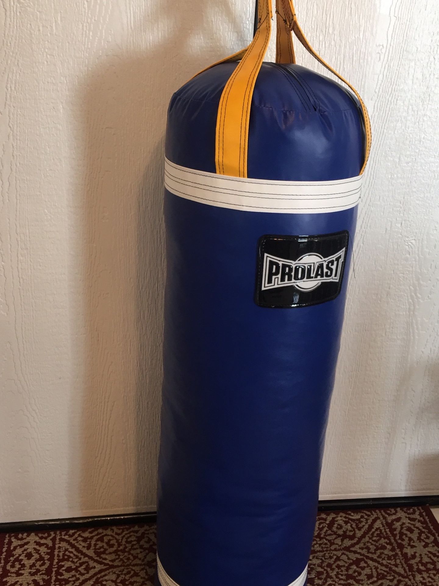 PUNCHING BAG BRAND NEW 100 POUNDS FILLED LUXURY FOR BOXING AND KICK BOXING HEAVY DUTY STRONG MMA Muay Thai PROFESSIONAL