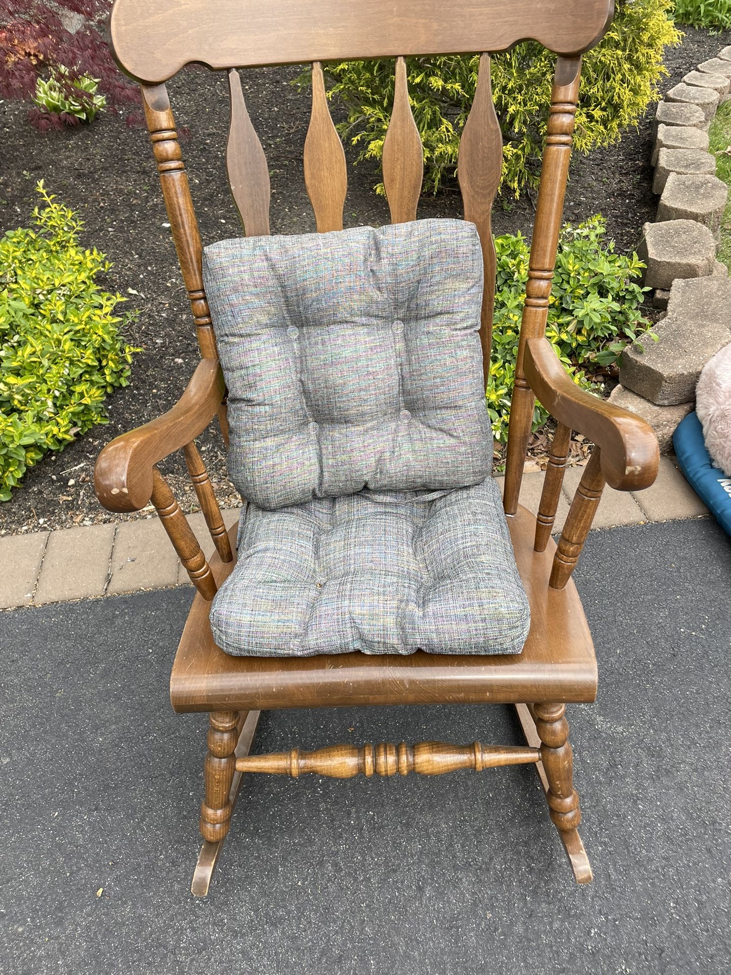 Rocking Chair W/cushions