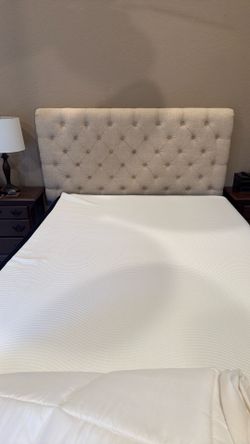 READ DESCRIPTION-Queen Memory foam Mattress Bed Frame set with head board