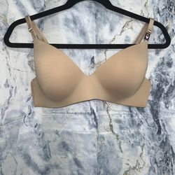 Never Been Used Victoria Secret 38C T-Shirt Bra for Sale in Triangle, VA -  OfferUp