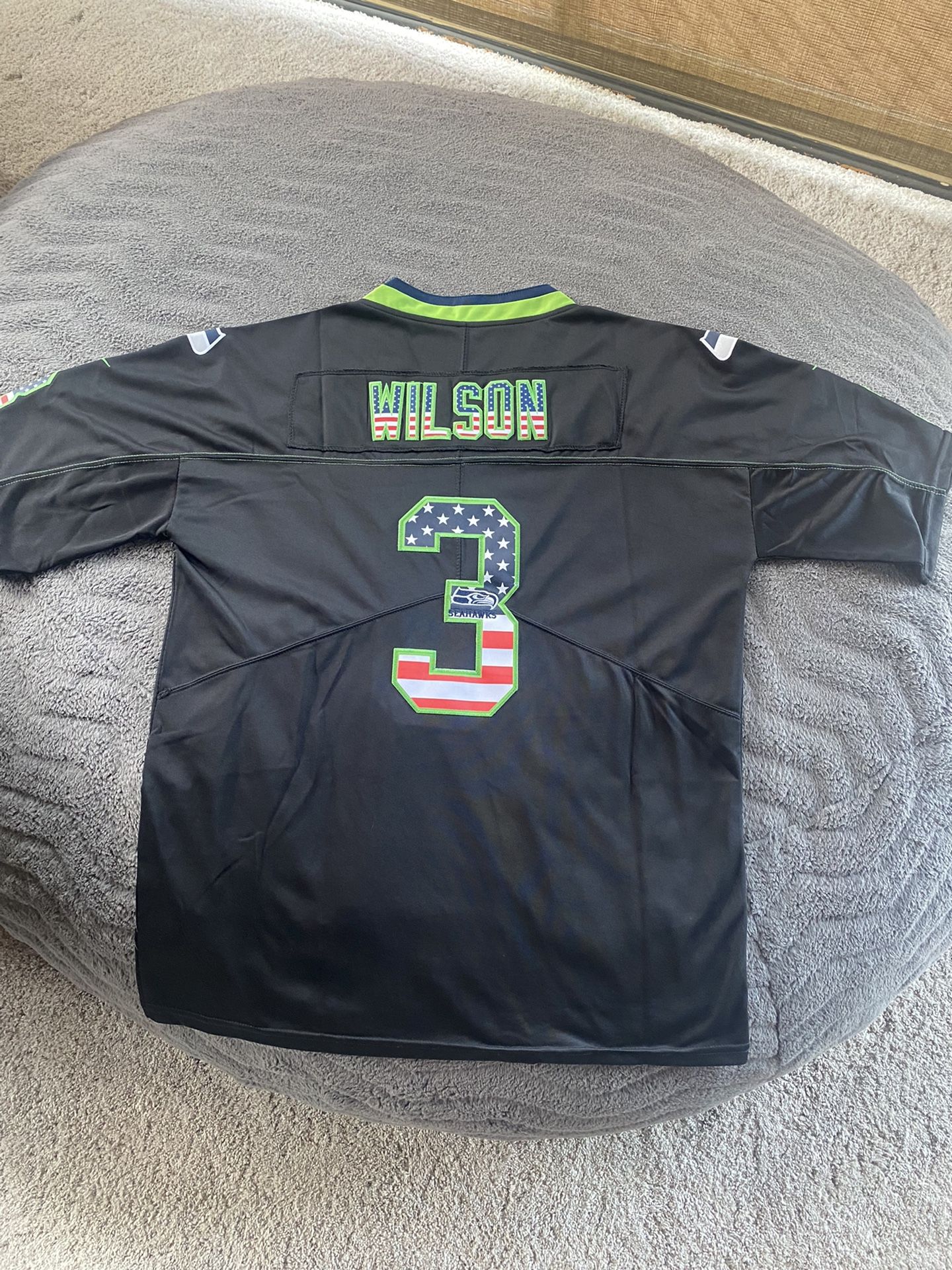 Seahawks Russell Wilson Jersey Size: Large for Sale in Graham, WA - OfferUp