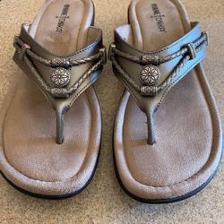 New Woman’s Sandals Size 9  Color: Pewter Metallic Leather