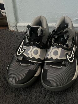 Nike men tennis shoes size 10