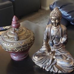 Seated Buddah Statue.  Meditated Home Or Garden. prayirng Collectible Sculpture. . 