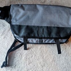 CHROME INDUSTRIES Buran III Messenger Bag