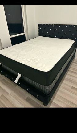 New Queen Bed Wht Matres for $350