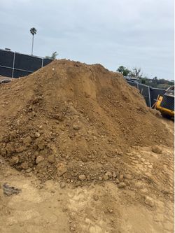 Free clean dirt 10 yards minimum