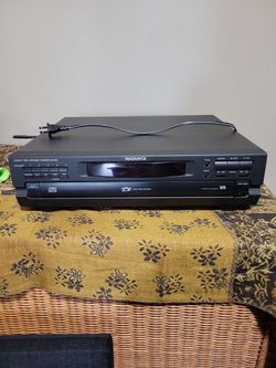 Magnavox 5 disc carousel  changer/CDC748