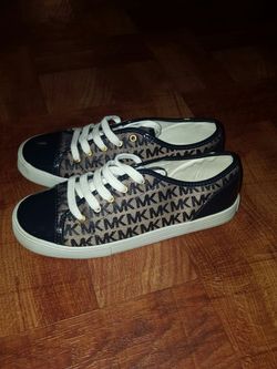 Michael Kors size 4 fit 6 adults