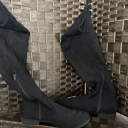 Woman’s Size 10 Pull On Black Over The Knee Boots