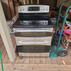 GE Electric Dual Oven.        $500
