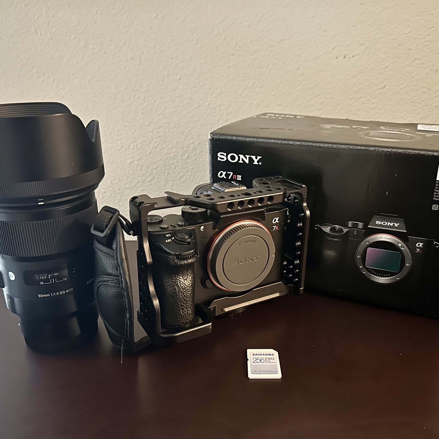 Sony a7R III [ A7R3 A7RIII ] (With Sigma 50mm f/1.4 DG HSM Art lens & SD CARD)