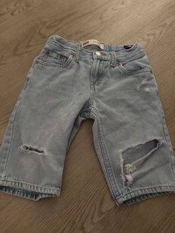 Size 8 Levi’s shorts