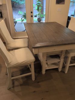 Dining table with 4 high chairs
