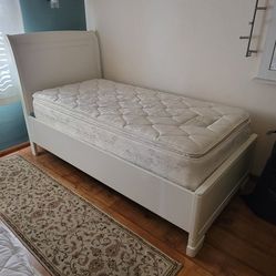 Twin Bed With Mattresses 