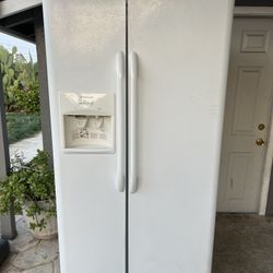 Frigidaire Refrigerator 