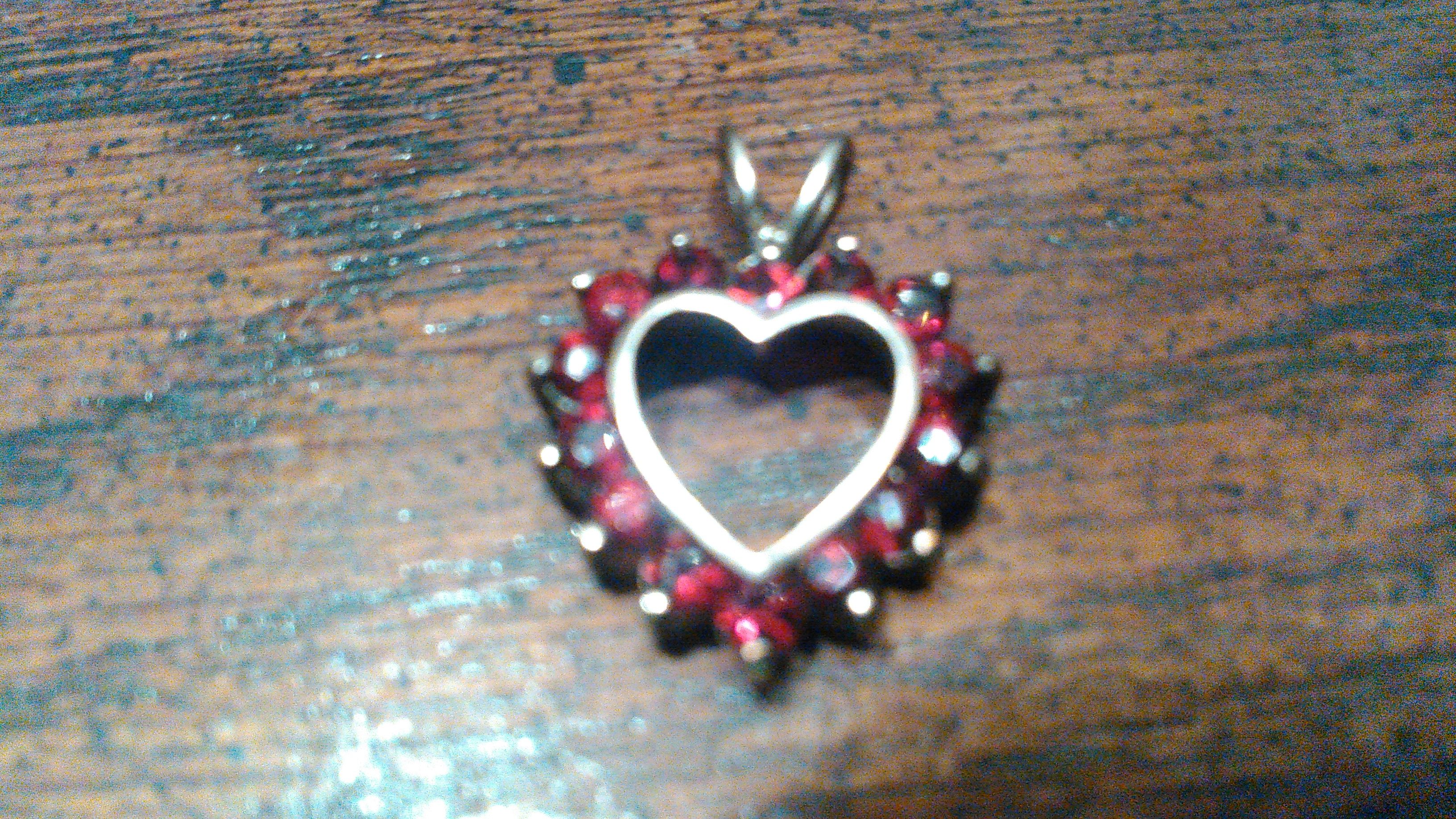 Heart Pendant/Garnet/Silver Pendant