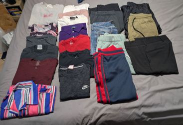 22 Pieces Of Men's Clothes Size Small